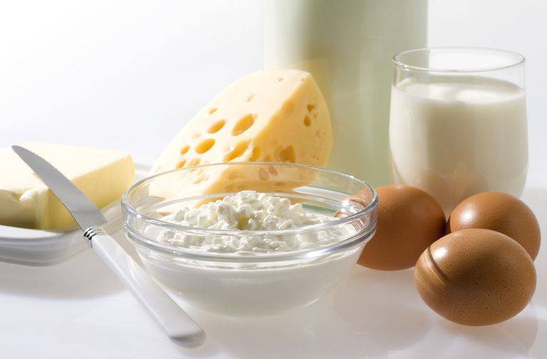 Les produits laitiers, comme le lait, le fromage et le yogourt, sont une excellente source de calcium.